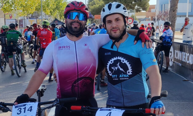Los hermanos Ángel y José Antonio Moreno, en la VI BTT Villa de Aspe