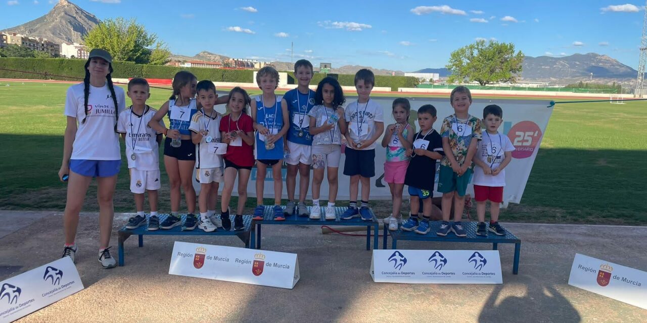 Un centenar de jóvenes deportistas, en el XXI Torneo Local de Atletismo Base