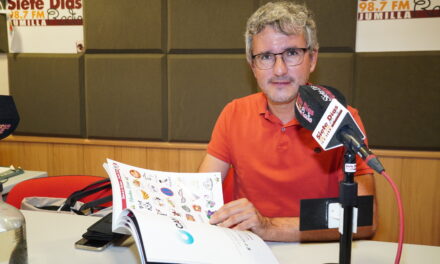 J.J. Melero: “La revista de la Fiesta de la Vendimia es una enciclopedia que cuenta la historia de nuestra fiesta”