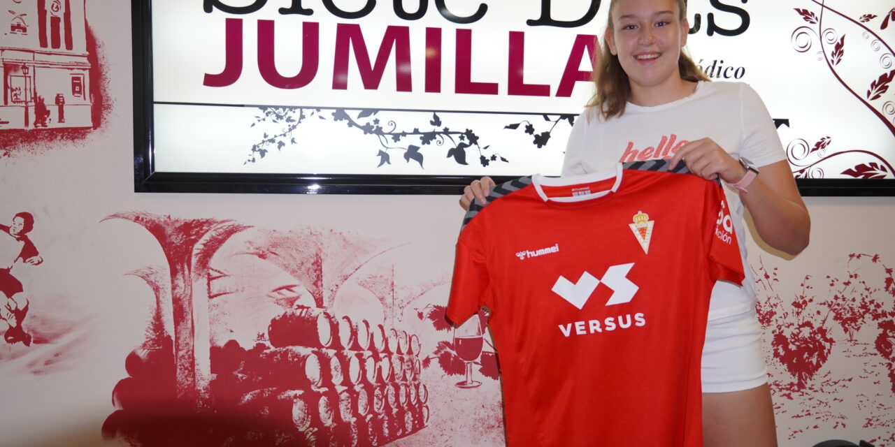 Sahara Ortiz: “Jugar en el Real Murcia femenino es un sueño hecho realidad”