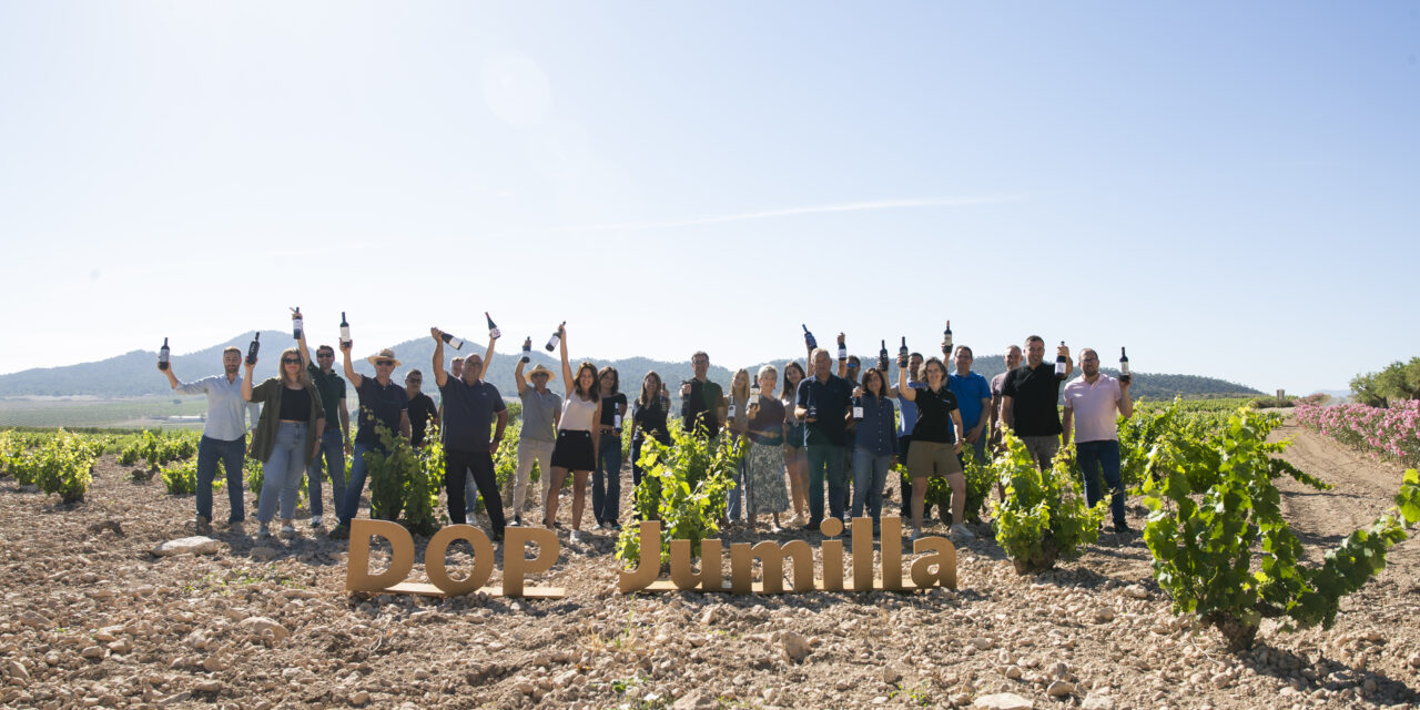 “Diálogos de arte & vino” une a las bodegas de la DOP Jumilla en la Hoya Torres, para grabar su tercer capítulo