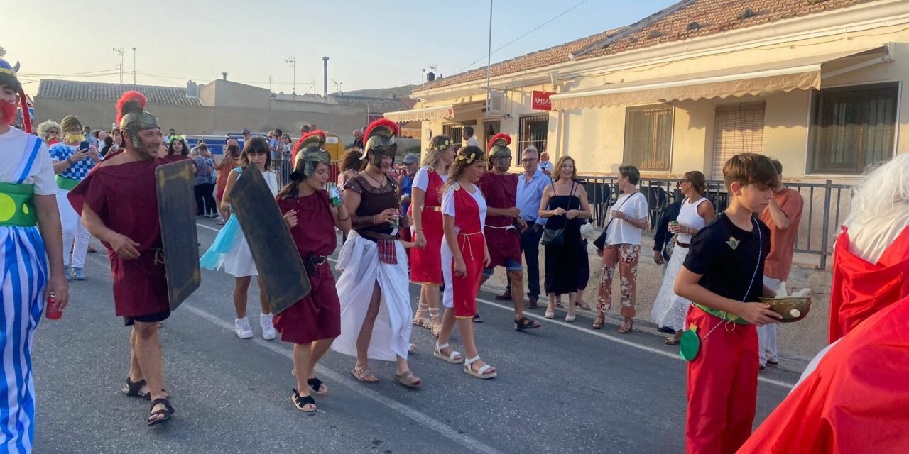 El desfile de carrozas, la misa y la procesión destacan en las fiestas de la Torre del Rico