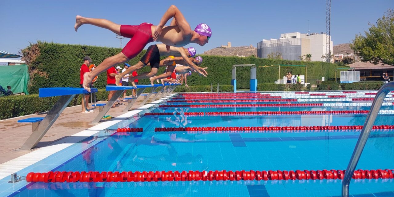 El torneo de natación cuenta con más de cuarenta participantes y una nueva categoría