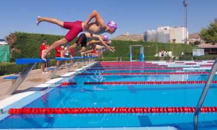 El torneo de natación cuenta con más de cuarenta participantes y una nueva categoría