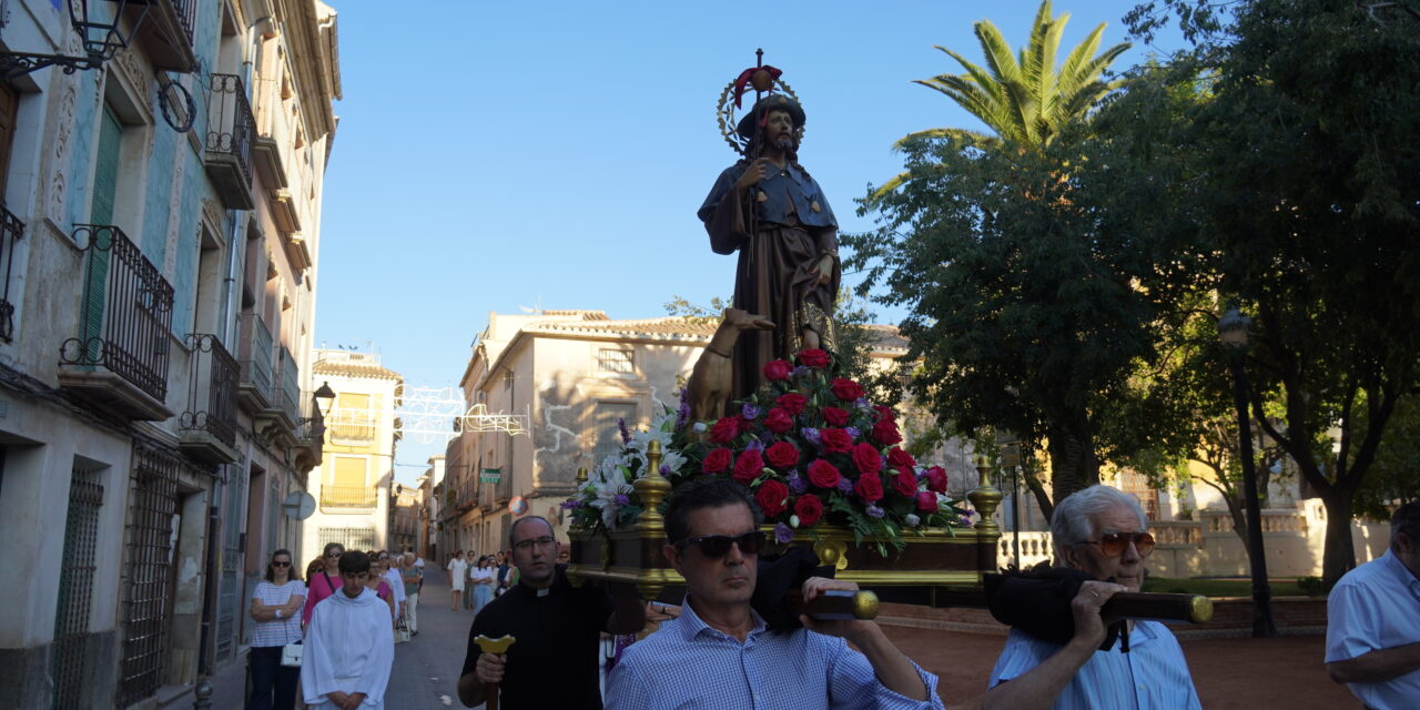 San Roque ‘protege’ a los jumillanos y sale en procesión por las calles del Casco Antiguo