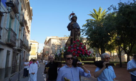 San Roque ‘protege’ a los jumillanos y sale en procesión por las calles del Casco Antiguo