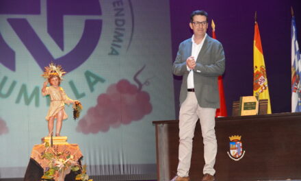 Diego Lozano le rinde honor a los mayores en el pregón de la 51 Fiesta de la Vendimia