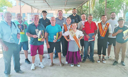 Los ganadores del torneo de petanca hacen pleno de victorias