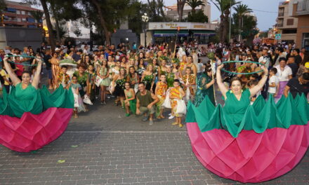 Miles de personas disfrutan de una colorida y animada Cabalgata Infantil