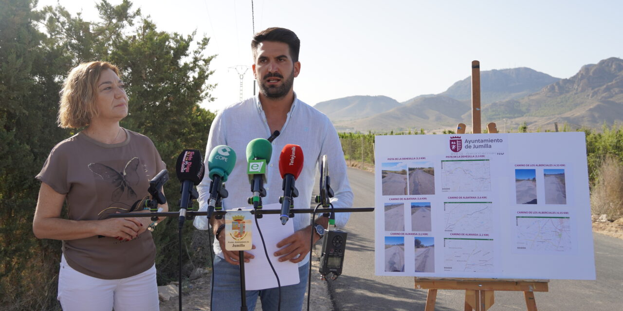 El Ayuntamiento asfalta 14 Km de los caminos rurales de Alberciales, Dehesilla, Almansa y Albatana