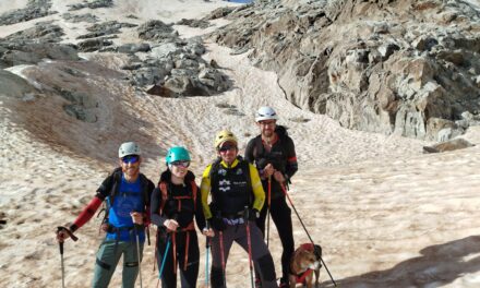 El grupo Hinneni alcanza la cima de dos colosos de Los Pirineos