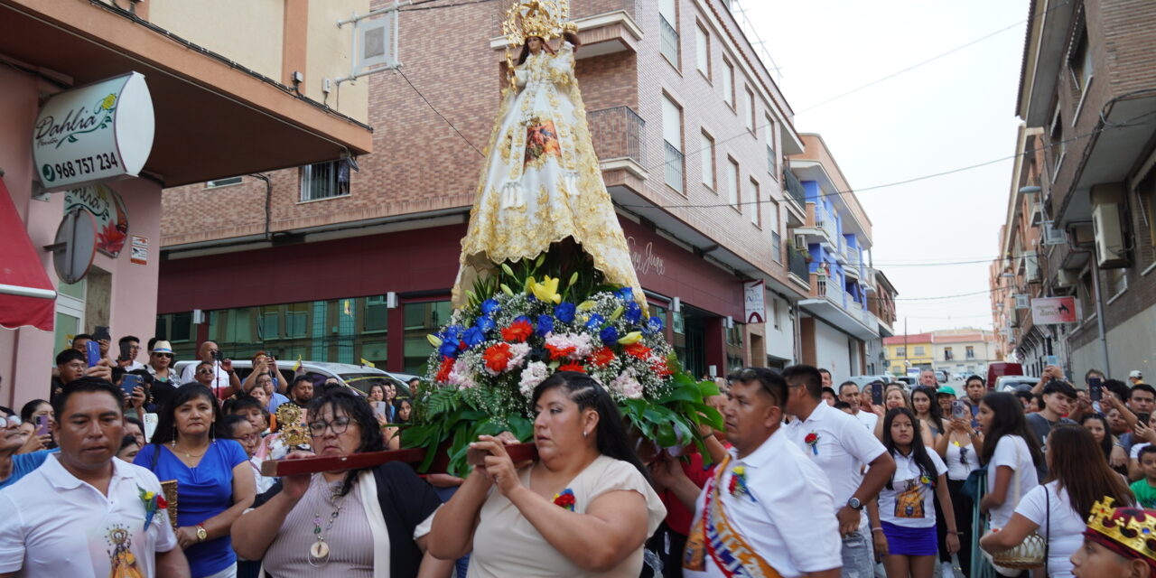 La Virgen del Cisne desfila por Jumilla tras ser coronada en la iglesia de San Juan