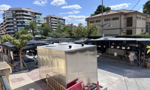 Los socialistas exigen el cambio de ubicación del aseo autolimpiable instalado en la avenida Reyes Católicos