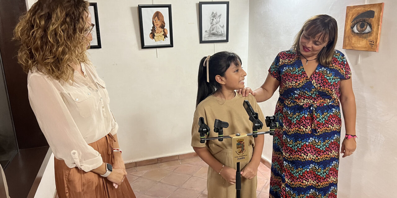 La joven Sofía Calí, de solo 9 años, expone ‘Latiendo Arte’ en la Casa del Artesano