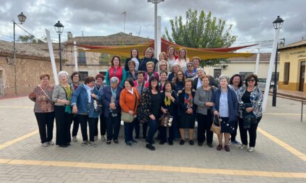 Más de una treintena de personas se reúnen por el Día de las Mujeres Rurales