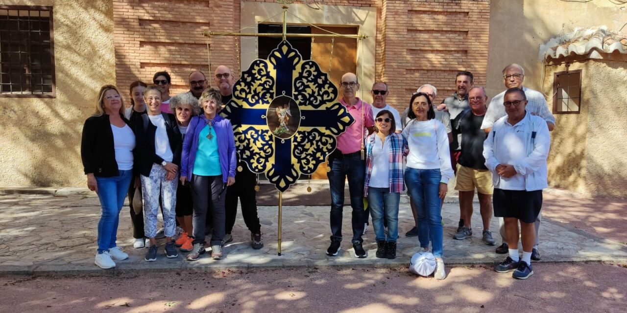 La Hermandad de Santa María Magdalena celebra San Miguel con una convivencia en Santa Ana