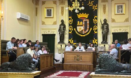 El pleno aprueba climatizar la Universidad Popular, y solicitar ayuda para modernizar la biblioteca