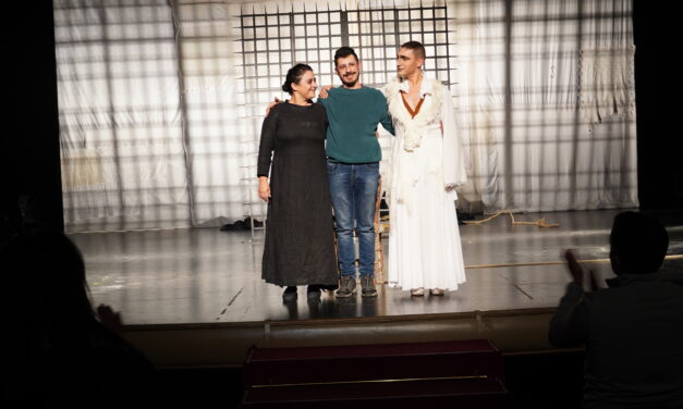 La obra “Martirio Alba” del director jumillano Quino Tomás vuelve a poner en pie al Vico