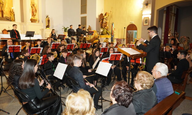 La juvenil de la AJAM ofrece un concierto solidario, y en memoria de Marcial Bernal