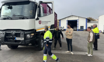 El parque móvil municipal cuenta con un nuevo camión polivalente para el arreglo de caminos rurales