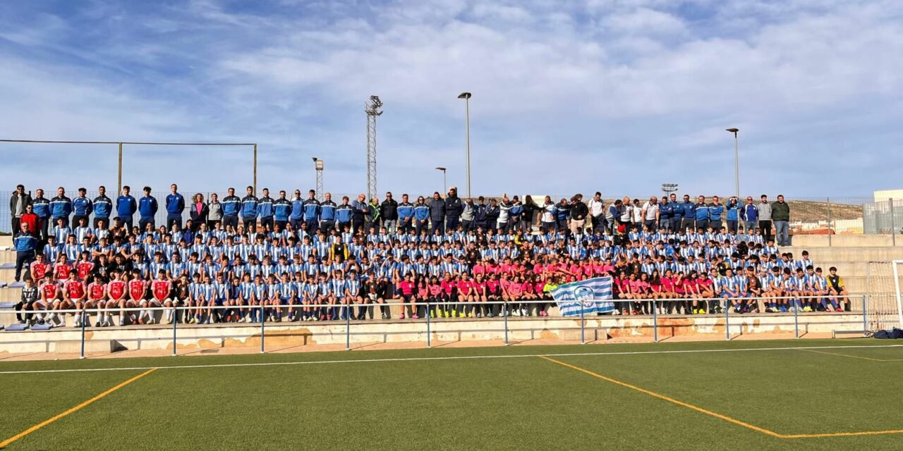 La Escuela de Fútbol Jumilla presenta a sus 16 equipos con cerca de 300 jugadores