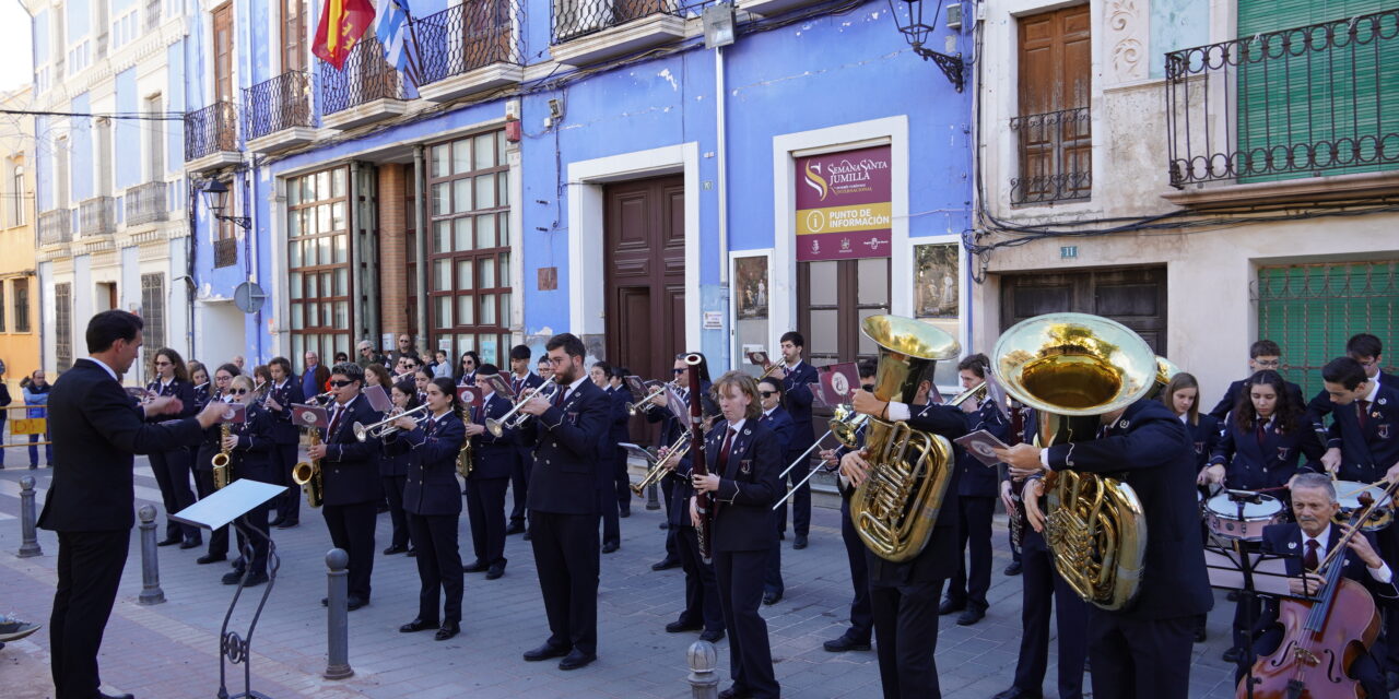 Pasodobles y el himno nacional protagonizan el concierto del Día de la Constitución