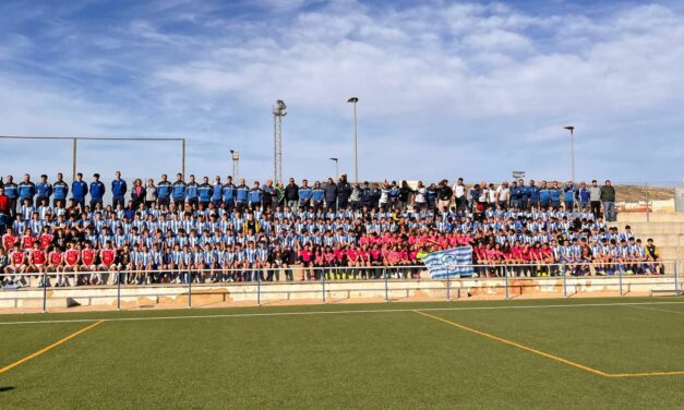 La Escuela de Fútbol Jumilla presenta a sus 16 equipos con cerca de 300 jugadores