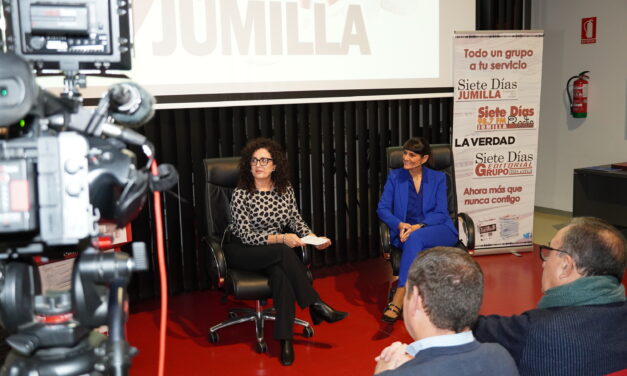María González Veracruz anuncia una línea de ayudas para medios locales impresos