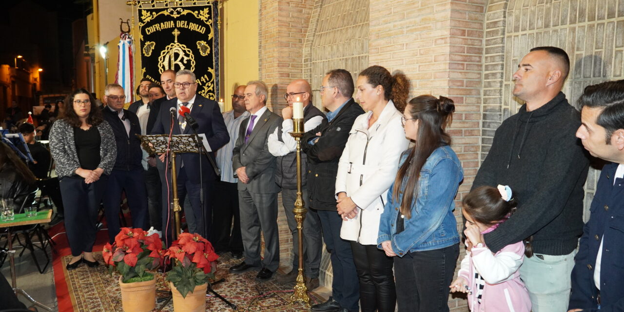 El Rollo ilumina la Navidad con música y peticiones de solidaridad