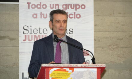 El acto de Siete Días pone de manifiesto la necesidad de revisar la Constitución