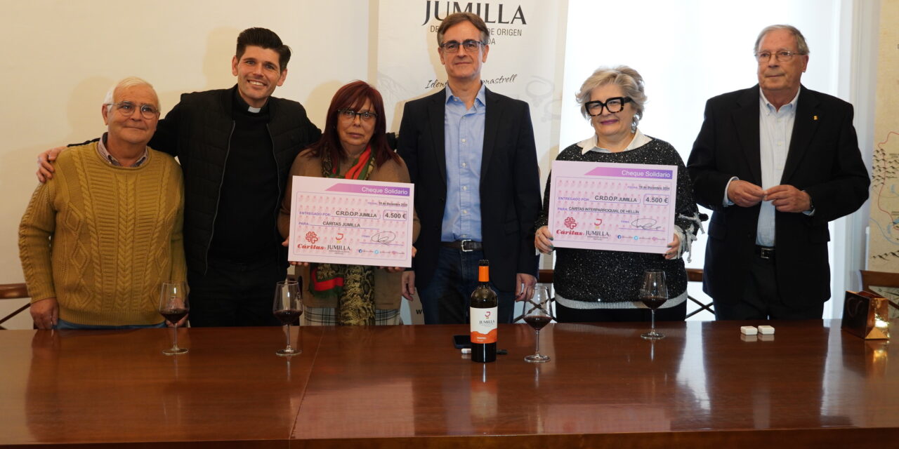 Cáritas Jumilla y Hellín reciben 9.000 euros de la DOP Jumilla en su cheque solidario