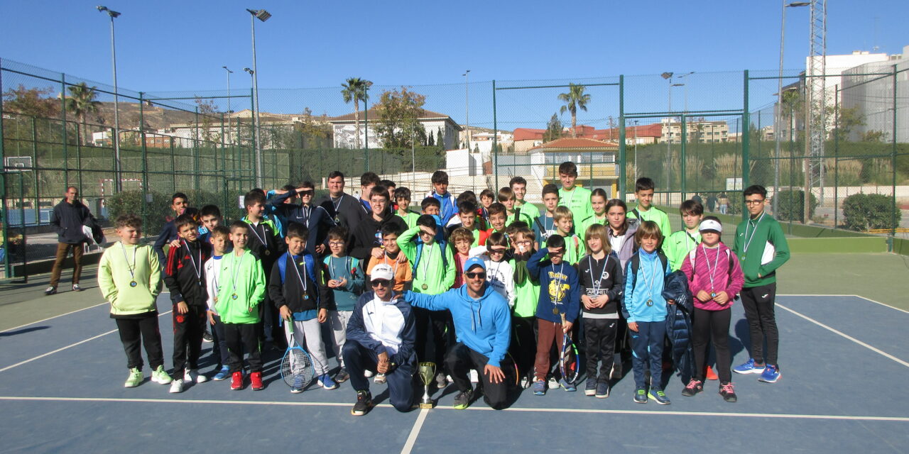 El Torneo Ciudad de Jumilla Interescuelas reúne a 60 tenistas en varias categorías