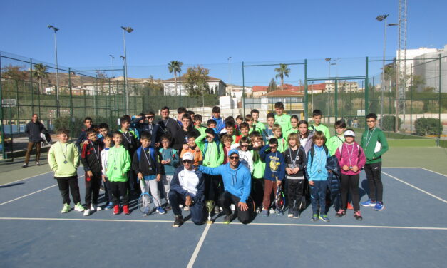El Torneo Ciudad de Jumilla Interescuelas reúne a 60 tenistas en varias categorías