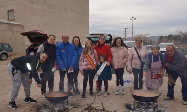 Con gastronomía, juegos infantiles y el traslado finalizan los actos de San Antón