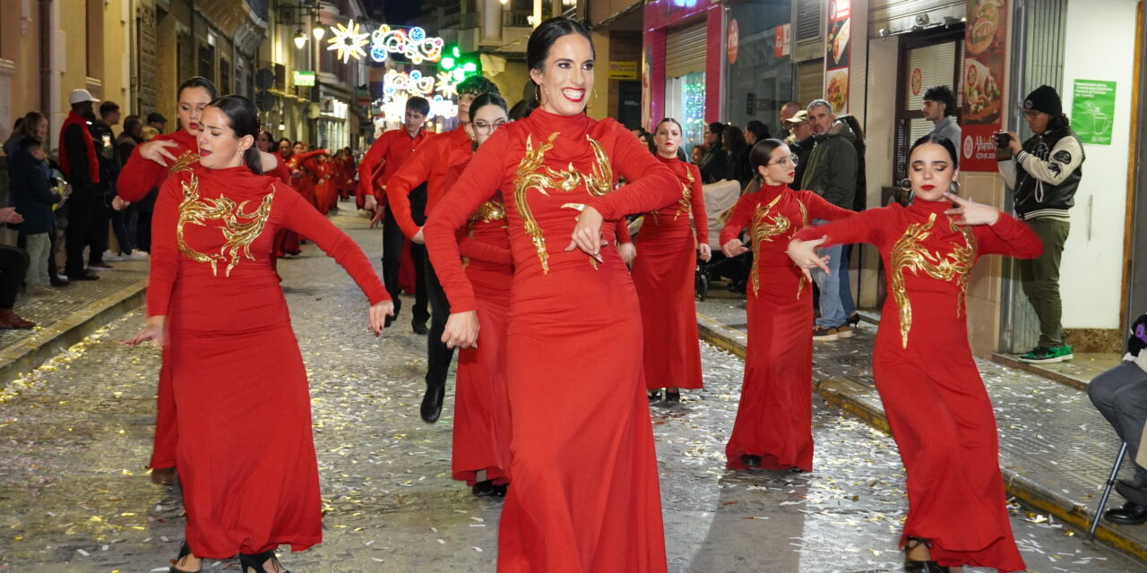 La Cabalgata de los Reyes Magos desfiló por Jumilla al ritmo que marcaron las academias de baile