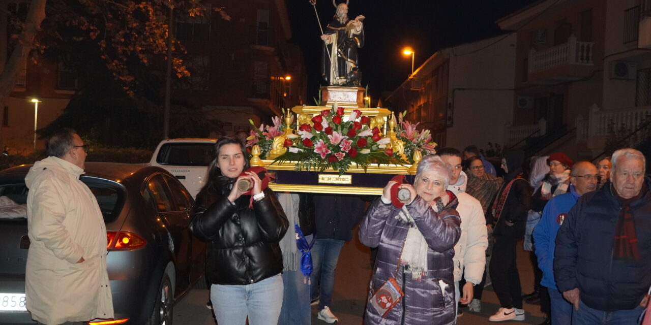 San Antón se celebra a ritmo de charanga y bendiciones