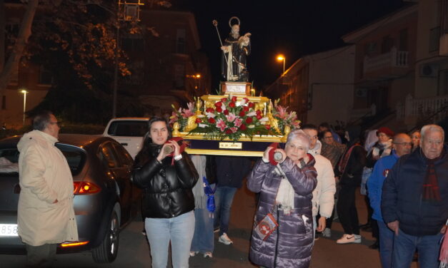 San Antón se celebra a ritmo de charanga y bendiciones