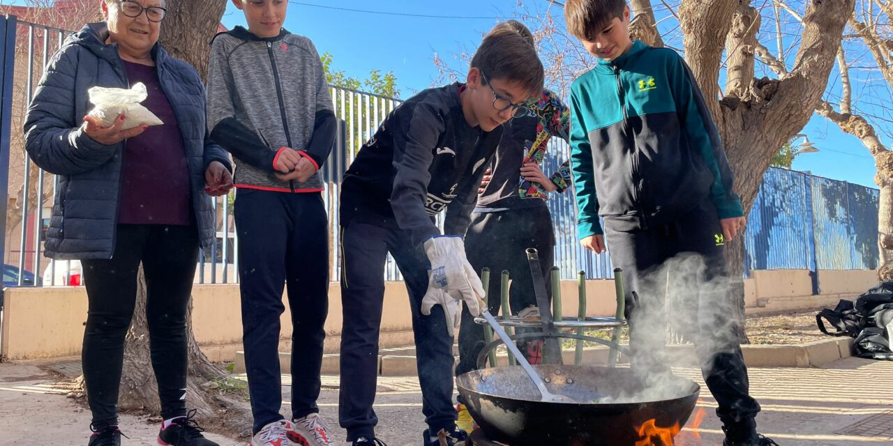 El Arzobispo Lozano celebra Santo Tomás de Aquino con gachamigas, corro espartero, deporte y juegos