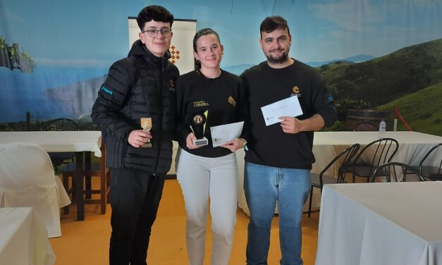 Brillante actuación de Elena Rodríguez, que se proclama subcampeona regional de ajedrez