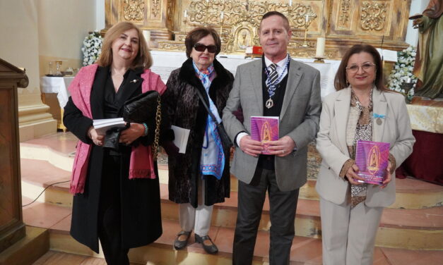 Vicente Cutillas analiza la tradición teatral y religiosa en Jumilla en su libro sobre el Auto de la Asunción