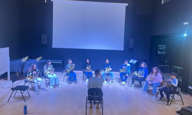 El Conservatorio imparte cursos de trompa y de percusión corporal