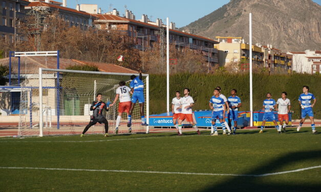 El Jumilla ACF cede dos puntos en los últimos cinco minutos