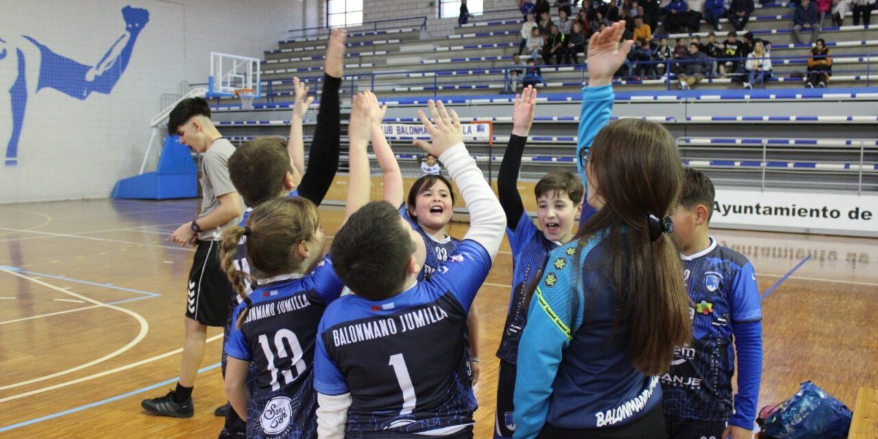 El Balonmano Benjamín Mixto A resuelve convictoria sus dos choques frente al CBM Águilas