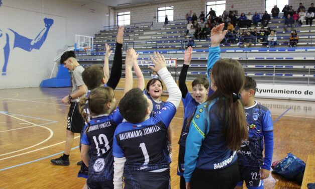 El Balonmano Benjamín Mixto A resuelve convictoria sus dos choques frente al CBM Águilas