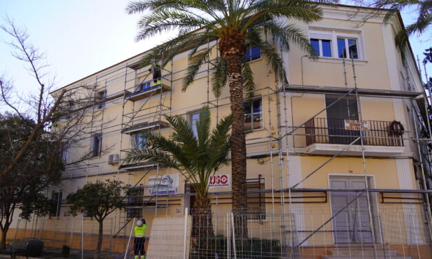Avanzan los trabajos del cambio de cubierta en el edificio El Alpicoz, sede de varios colectivos