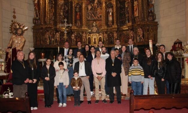 Catorce hermanos se incorporan a la Cofradía del Cristo de la Sentencia