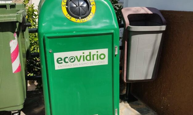 Se instalan cubrecubos para mejorar la recogida de vidrio en el municipio