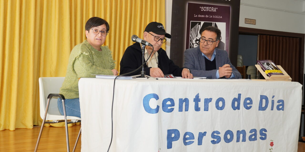 Pablo Velázquez presenta su libro en el Centro de Personas Mayores del IMAS