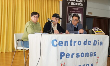 Pablo Velázquez presenta su libro en el Centro de Personas Mayores del IMAS