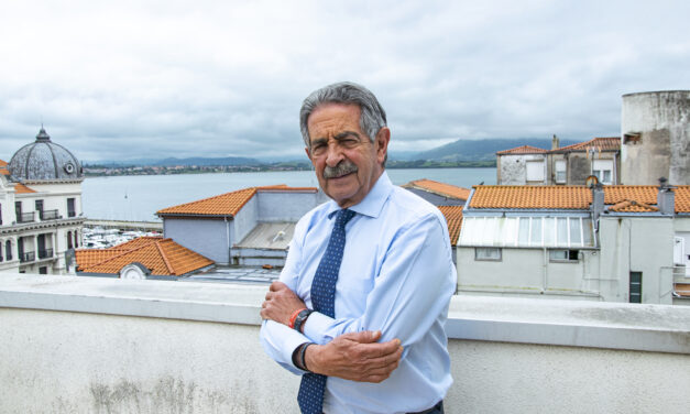 Miguel Ángel Revilla abre los actos del 25 aniversario de Siete Días Jumilla